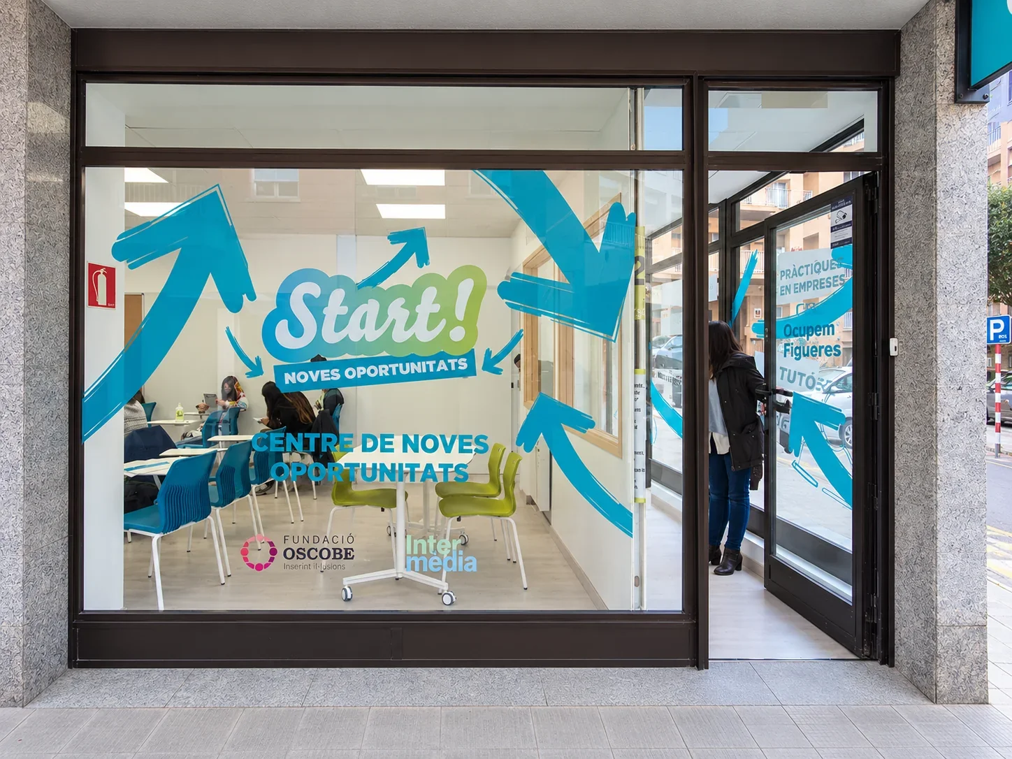 Gràfica a l’entrada del Centre de Noves Oportunitats Start!