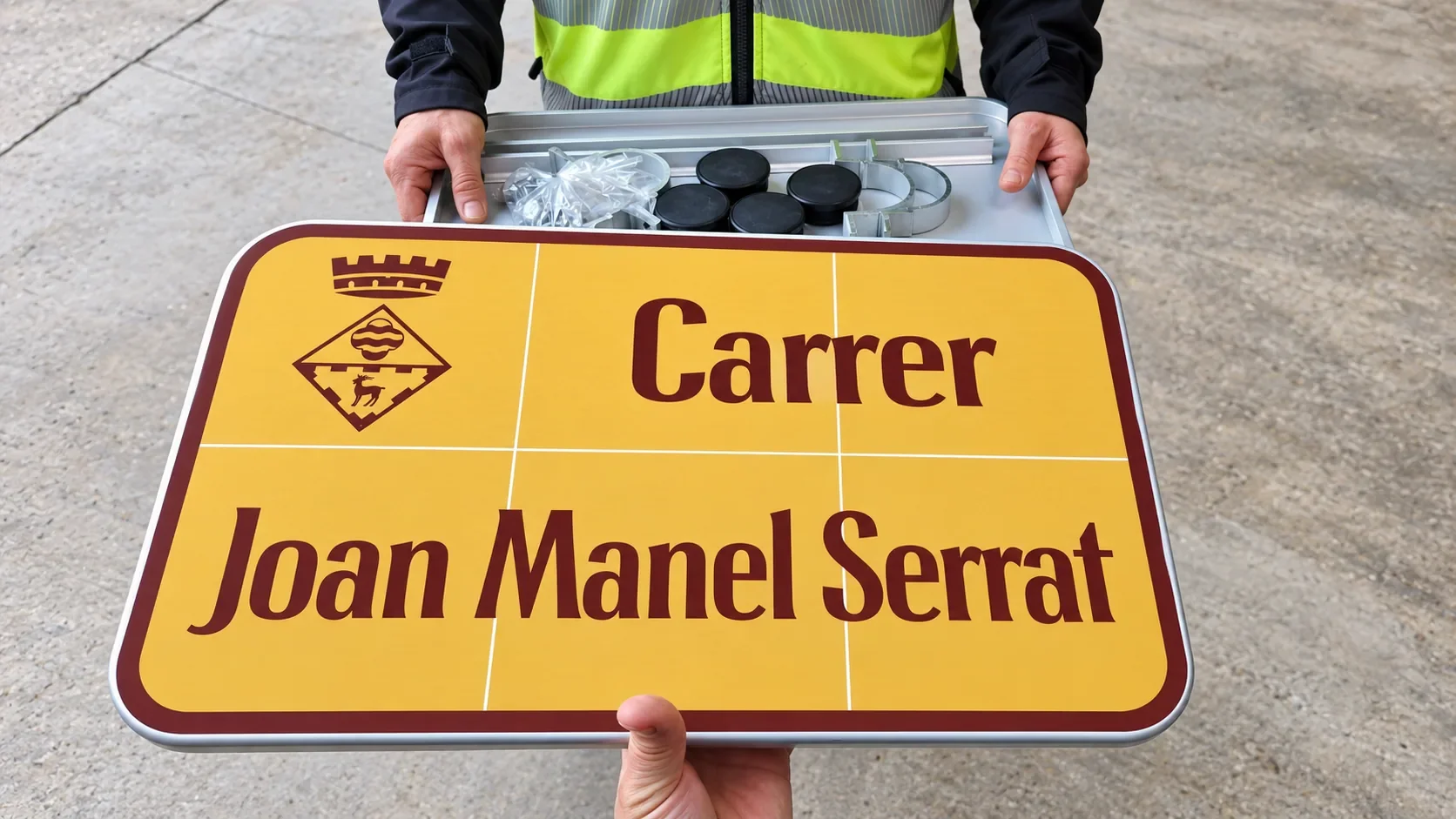 Placa groga del carrer Joan Manel Serrat